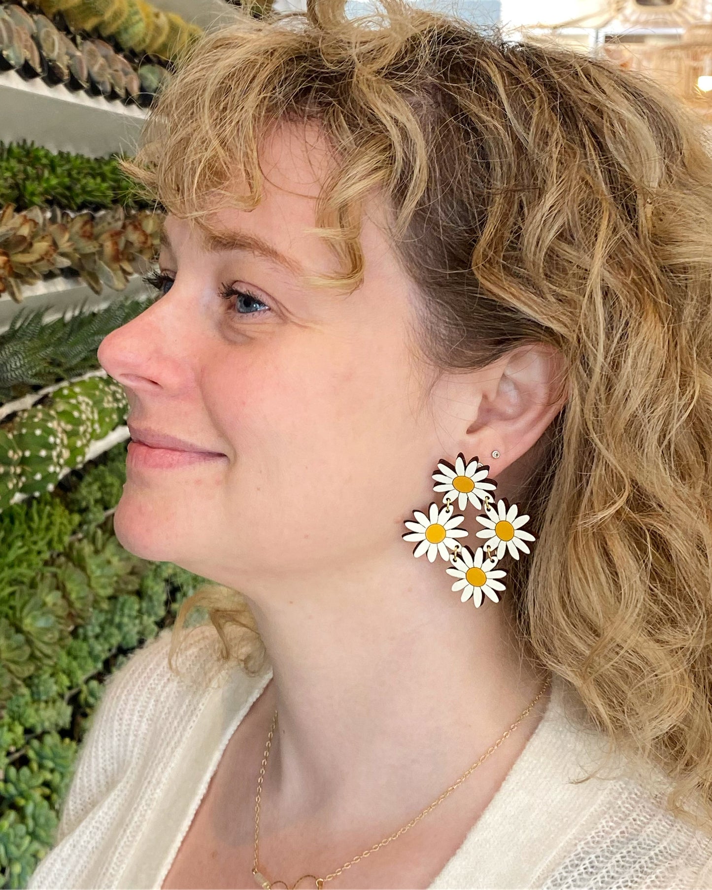 White Daisy Chain Earrings – Retro Floral Statement Jewelry