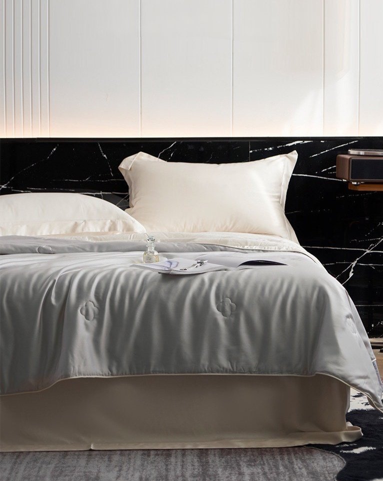 Silky Bamboo Fiber Cooling Blanket Duvet – Perfect for Hot Sleepers & Night Sweats