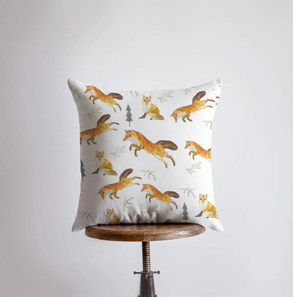 Fox's Throw Pillow