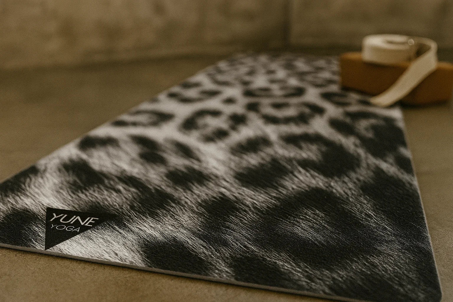 Snow Leopard Print Sustainable Yoga Mat – Ultra Grip + Eco PER | Yune by Yune Yoga