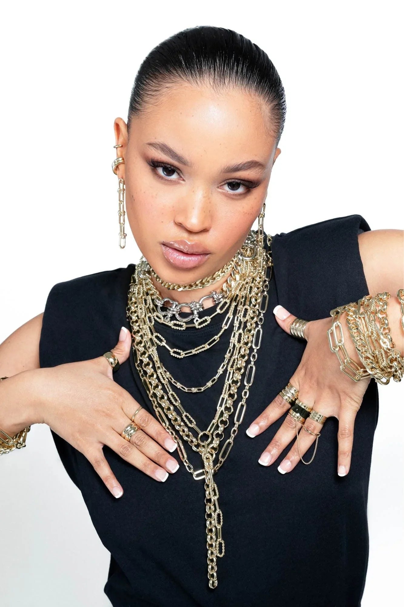 Woman wearing the stylish Dean Lariat Necklace with gold jewelry shine