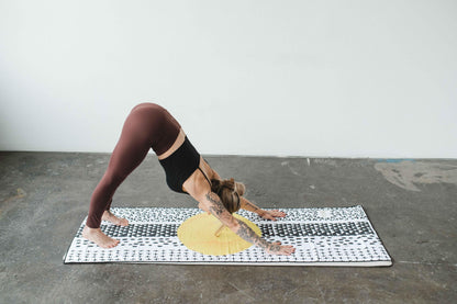 Yoga Towel | Non Slip Silicon Nubs | Absorbent Microfiber | White Black | Yune Yoga | The Jagger - Yune Yoga