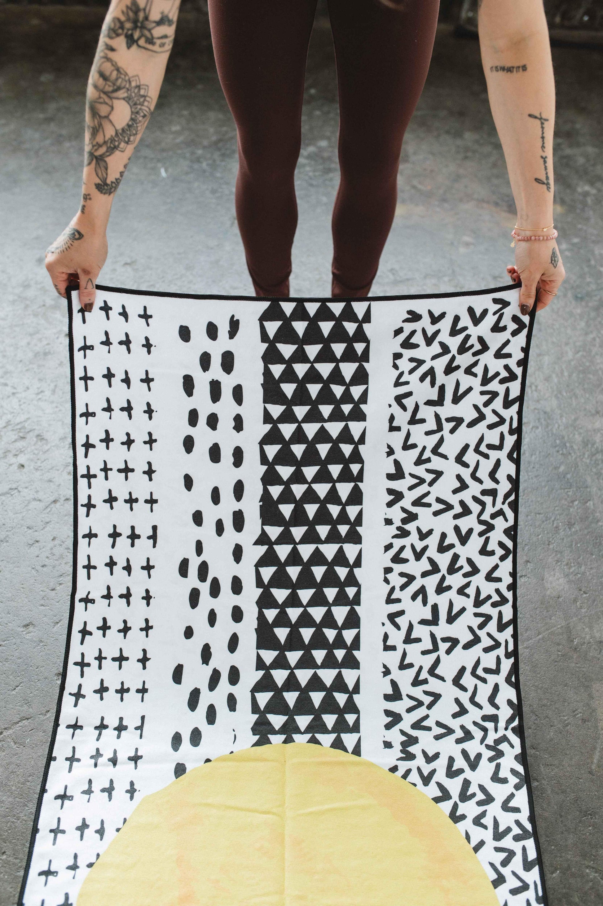 Yoga Towel | Non Slip Silicon Nubs | Absorbent Microfiber | White Black | Yune Yoga | The Jagger - Yune Yoga