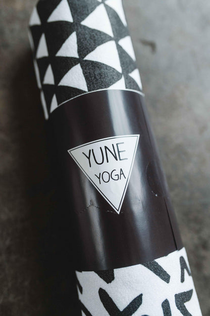 Yoga Towel | Non Slip Silicon Nubs | Absorbent Microfiber | White Black | Yune Yoga | The Jagger - Yune Yoga